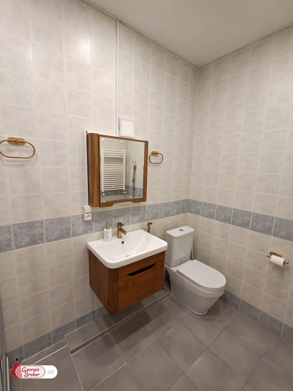 იყიდება ახალი გარემონტებული 3 ოთახიანი ბინა ვაკეში